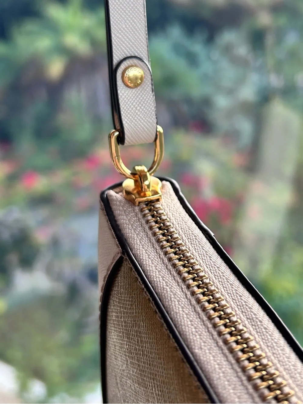 Marc Jacobs Gold / off White Zip around Wallet Wristlet EUC Verified Authentic